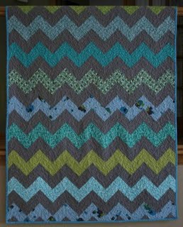 Crazy Mom Quilts (via Bee Square Fabrics) - Simple Zig Zag Quilt