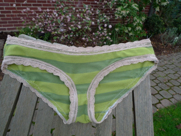 Pattern Layout for Sewing Underwear: 6 Panties from 1 Yard of Fabric – Sie  Macht